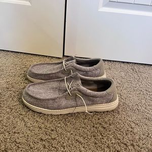 Men’s look a like hey dudes. Size 15. Grey.